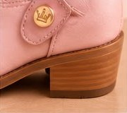 Tacón bajo de la bota